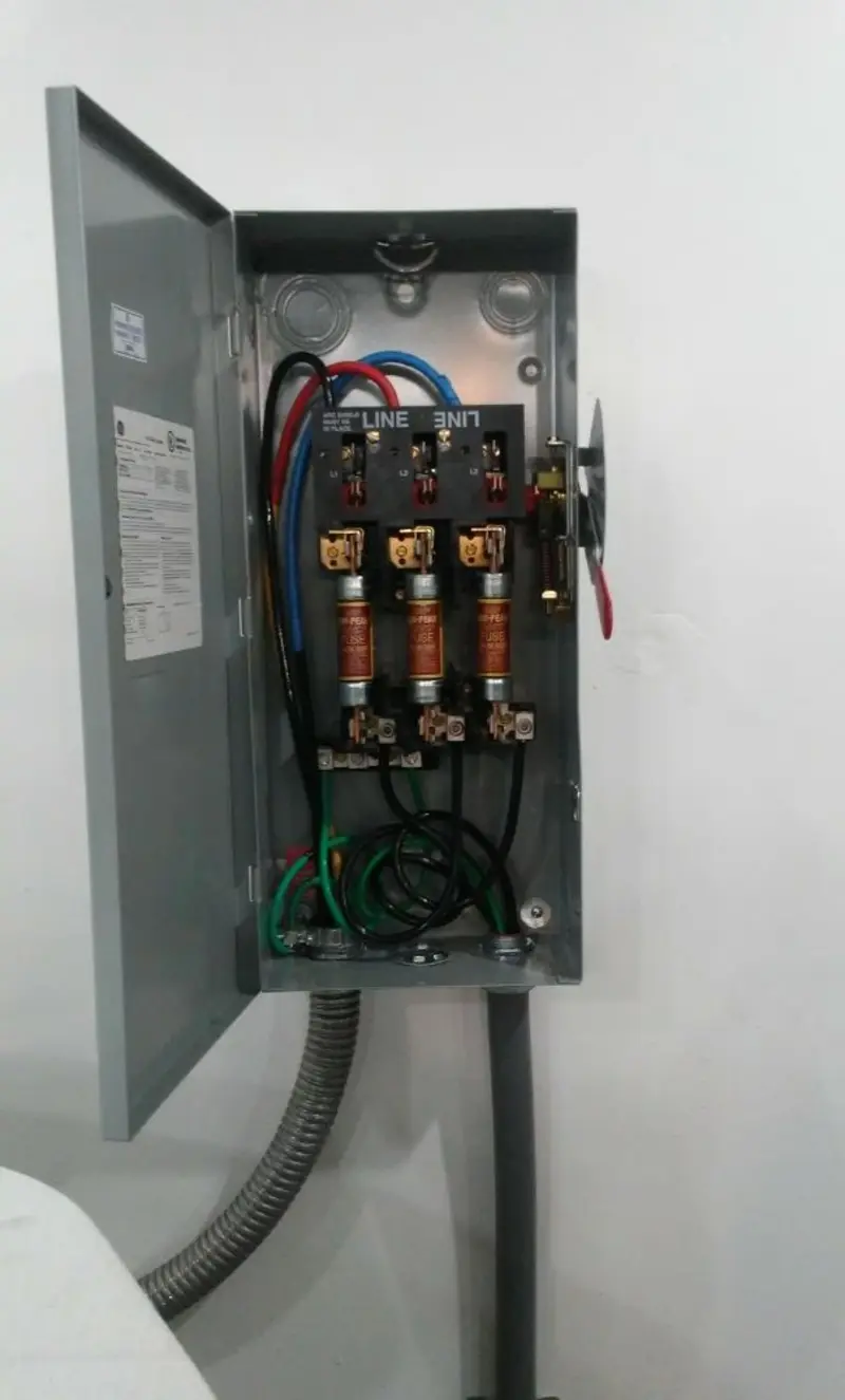 Three-phase disconnect switch installed for Smoke Detector Installation in Lemon Hill